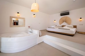 Suíte luxo | 1 quarto, roupas de cama premium, cofres nos quartos