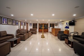 ฝ่ายต้อนรับ