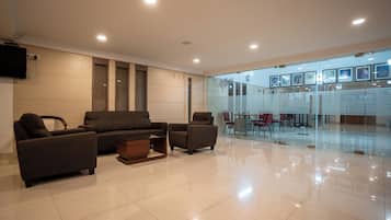 Área de estar no saguão