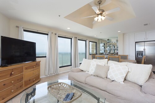 Inverness 1101 - Beautiful furnishings;Beach view;3rd-floor pool