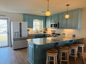 Horno, parrilla de estufa, lavavajillas y tostadora 