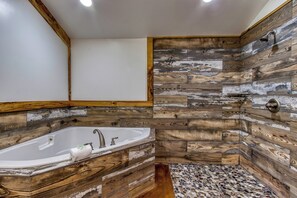 Hair dryer, towels - Charming cabin for 2! Rustic outside, modern inside! (Sevierville)