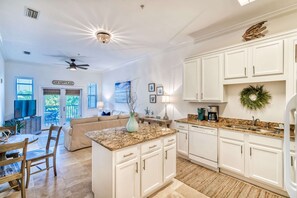 Interior - 2 Minutes to Beach. Upscale One-Level Condo with Bikes and Community Pool (Santa Rosa Beach)