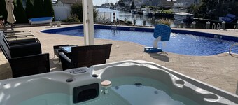 Exceptional waterview, heated pool, hot tub, 2-min walk to Ocean Gate beach!