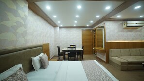 开间套房 | 办公桌、免费 WiFi、床单