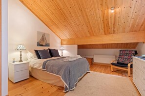 Studio | 3 bedrooms - Lodge 5 Longbury - Luxury Lodge Woodland Views Restaurant and Spa Facilites (Tenby)