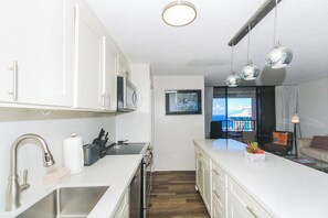 Fridge, microwave, oven, stovetop - Discovery Bay deluxe ocean view, near Ala Moana Shopping Center & the beach! (Honolulu)