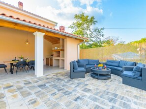 Outdoor dining - House Antonia (Istria - Svetvinčenat) (Svetvinčenat)