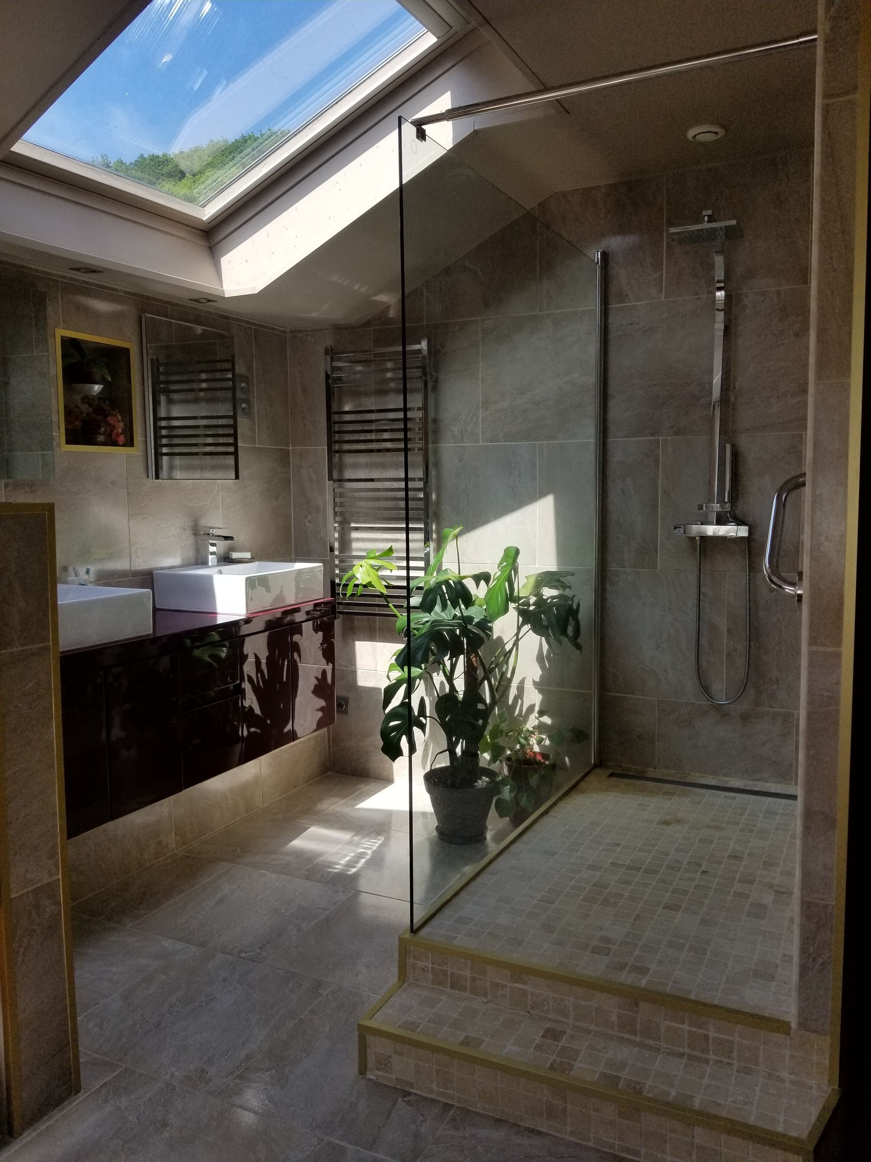 Dusche, Handtücher, Seife, Toilettenpapier