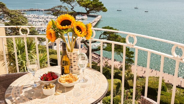 Outdoor dining - Bayfort Sea Studio - cosy, terrace, sea views (Torquay)