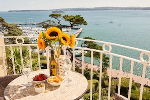 Fresh Escapes - Bayfort Sea Studio - Torquay - Sea Views - Bayfort Sea Studio - cosy, terrace, sea views (Torquay)