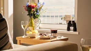 Interior - Bayfort Sea Studio - cosy, terrace, sea views (Torquay)