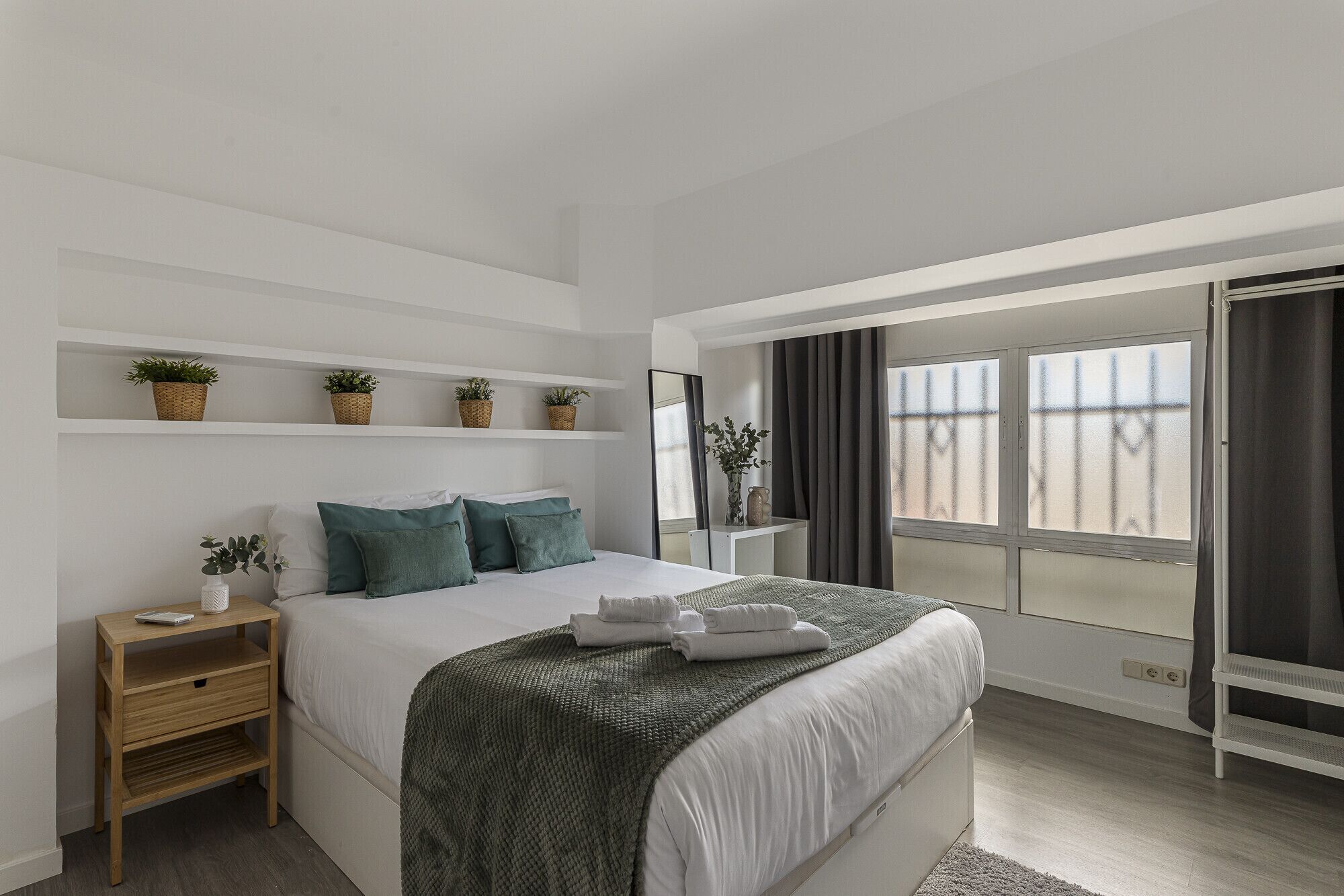 3 dormitorios, tabla de planchar con plancha, wifi gratis y ropa de cama