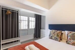 3 slaapkamers, een strijkplank/strijkijzer, gratis wifi, beddengoed