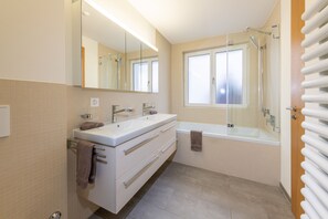 Combined shower/bathtub, hair dryer, towels, soap