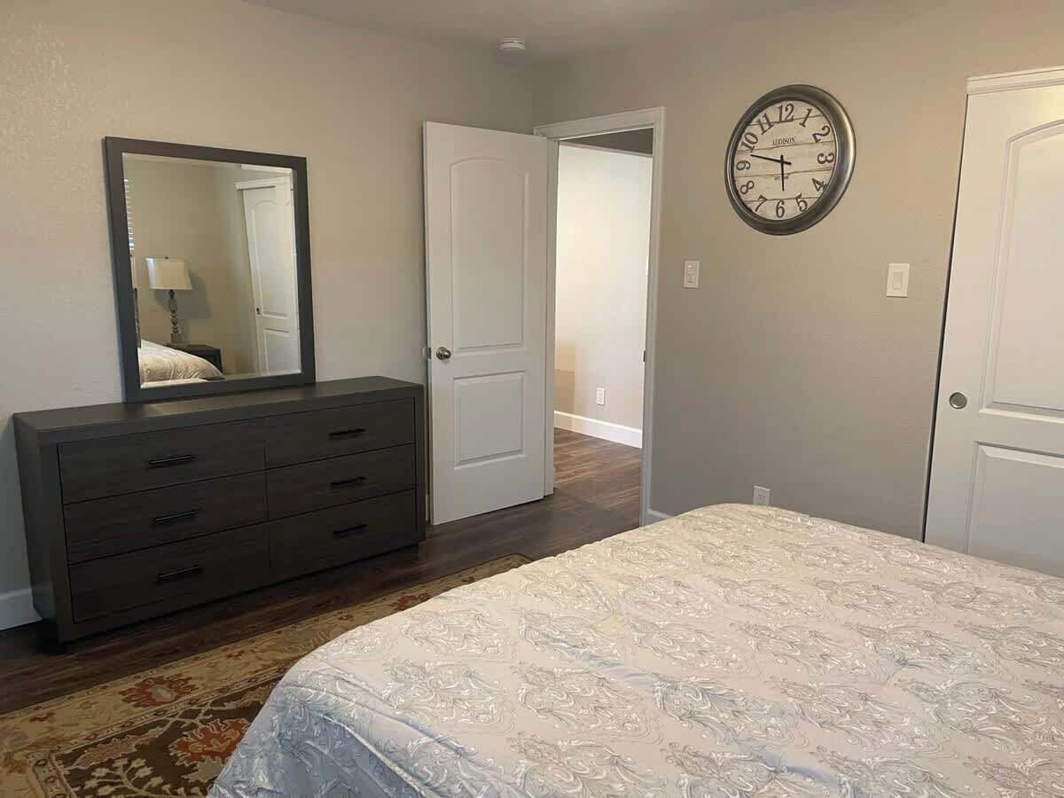 3 habitaciones, tabla de planchar con plancha, cuna de viaje y wifi 