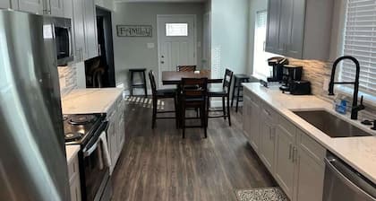 Island in the City - AWESOME 3 BR 2 BA 15 Min from DIA, DT, Anschutz
