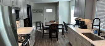 Island in the City - AWESOME 3 BR 2 BA 15 Min from DIA, DT, Anschutz