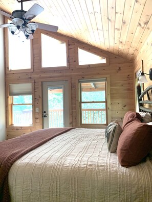 5 makuuhuonetta, työpöytä, ilmainen Wi-Fi, vuodevaatteet