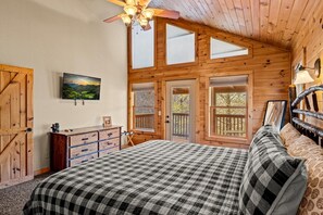 5 bedrooms, desk, free WiFi, bed sheets