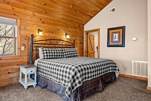 5 bedrooms, desk, free WiFi, bed sheets