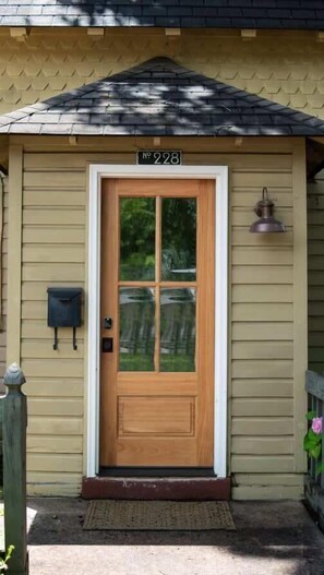 Exterior detail - The Suite in a carriage house in Kennett Square (Kennett Square)