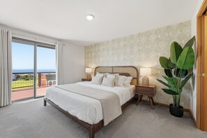 3 bedrooms, iron/ironing board, free WiFi, bed sheets - Perch - La Fiesta 47: Sunset ocean view home, close to town (Coupeville)