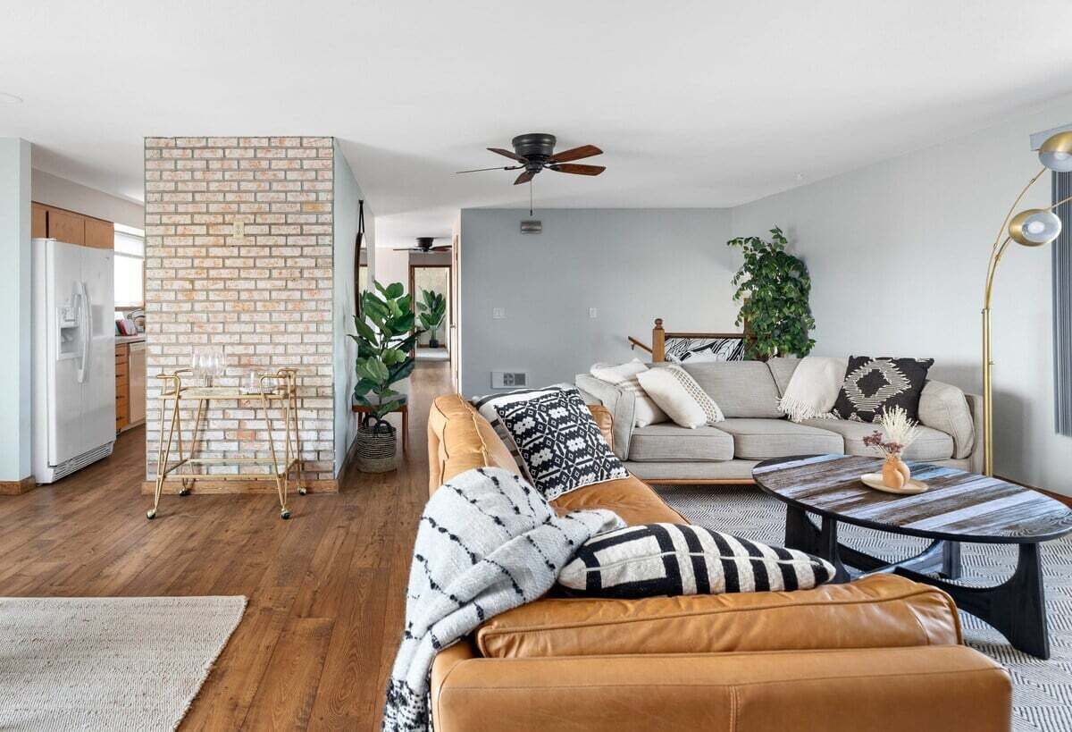 Smart-TV, Kamin, Bücher