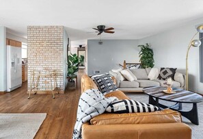 Téléviseur connecté, foyer, livres