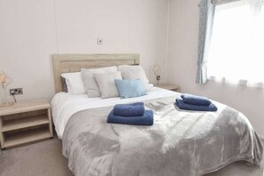 2 bedrooms, iron/ironing board, travel cot, free WiFi