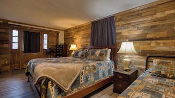 6 bedrooms, desk, iron/ironing board, travel crib