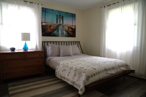 3 bedrooms, desk, iron/ironing board, free WiFi - SUMMER RENTAL EAST HAMPTON NEWLY RENOVATED IN SETTLERS LANDING (East Hampton)
