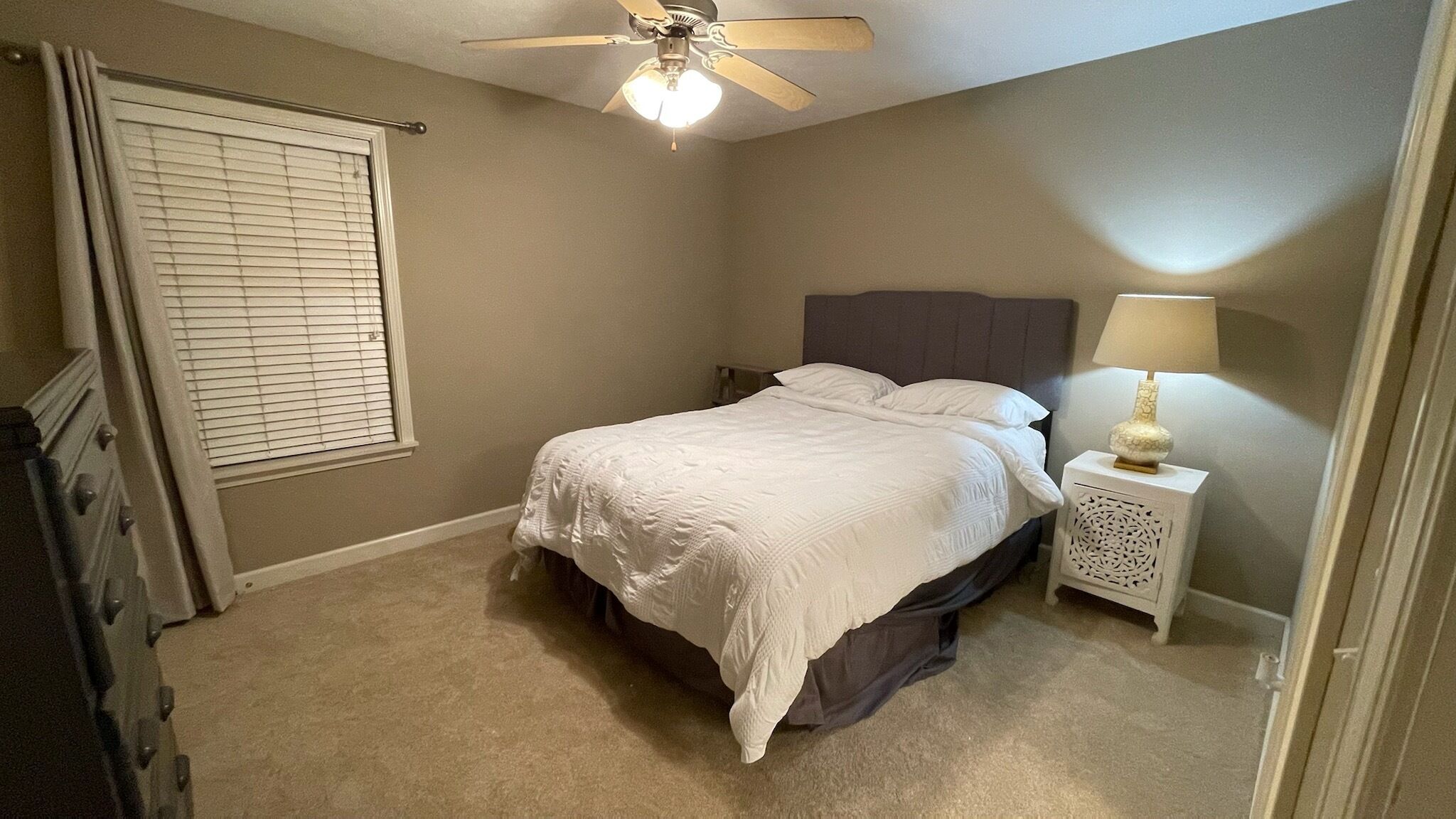 2 bedrooms, desk, iron/ironing board, WiFi (free)
