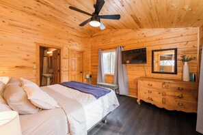 3 Schlafzimmer, Zimmersafe, Schreibtisch, Bügeleisen/Bügelbrett