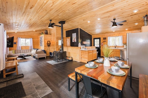 Grand Lake Getaway Near RMNP + Deck with Views!