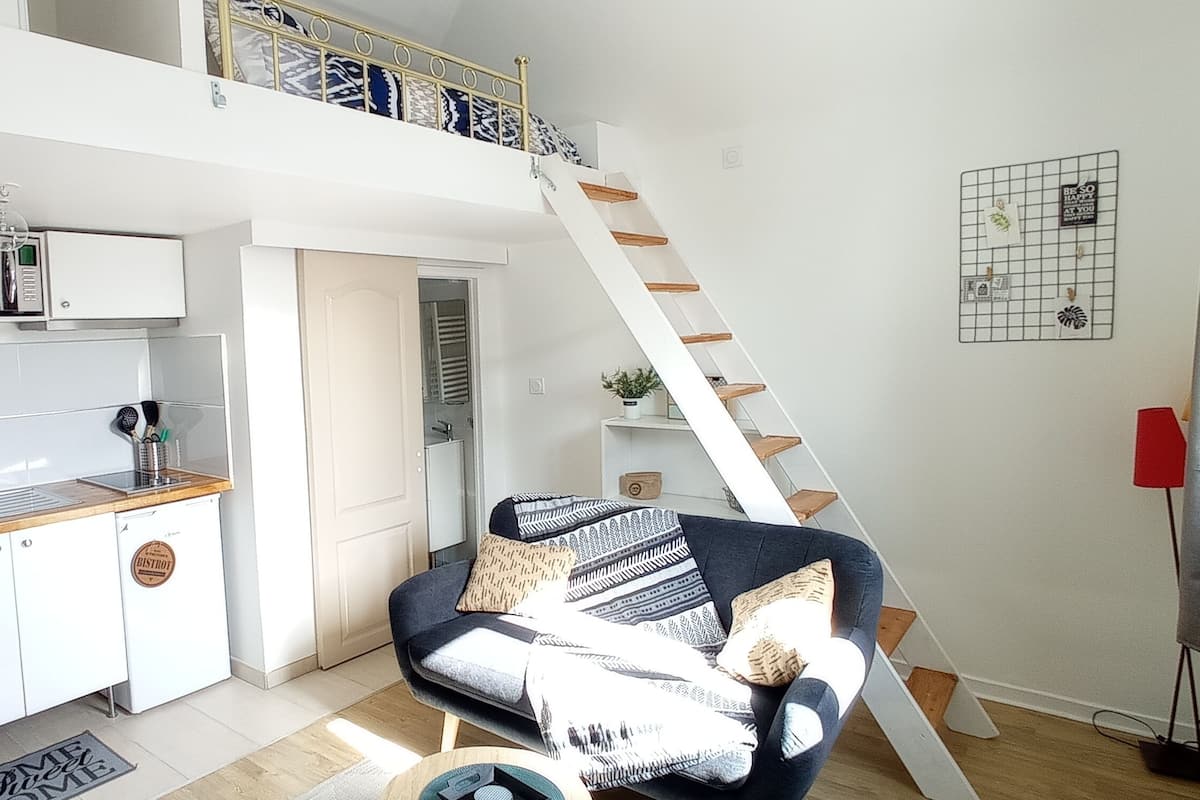 Comfort Studio | Blackout curtains, iron/ironing board, travel cot, free WiFi