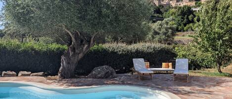 Piscina all'aperto, una piscina riscaldata