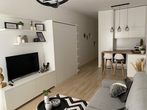 Smart TV - Enjoy a stylish experience at this centrally-located place. (Bar)