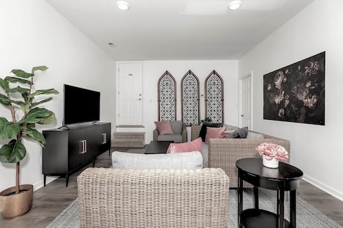 Private In-law suite in upscale neighborhood