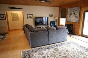 Una Smart TV, una chimenea