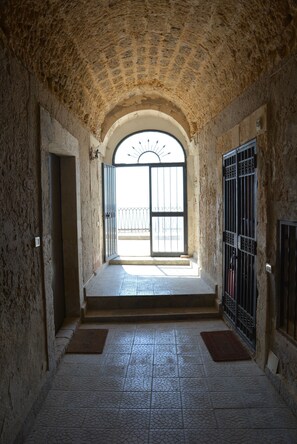 Exterior detail - Le Petit Nice (Siracusa)
