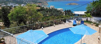 Panoramic views & a Private Pool. Walk to beach & tavernas in Almyrida or Plaka.