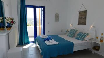 3 dormitorios, tabla de planchar con plancha, cuna de viaje