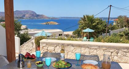 Panoramic views & Private Pool. Walk to beach & tavernas in Almyrida or Plaka.