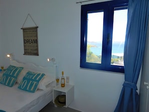 4 habitaciones, tabla de planchar con plancha y cuna de viaje 