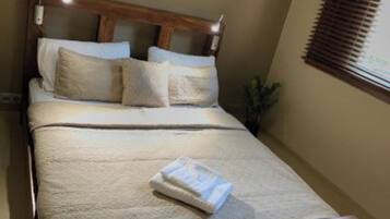 2 bedrooms, iron/ironing board, free WiFi, bed sheets