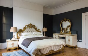 2 bedrooms, desk, iron/ironing board, travel cot - The Garden Apartment in Leamington Spa (Royal Leamington Spa)