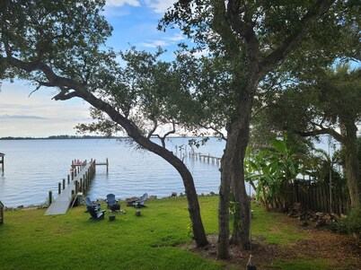 Relax by Wabasso Beach-18 min away-your perfect Micco retreat - Summer Specials