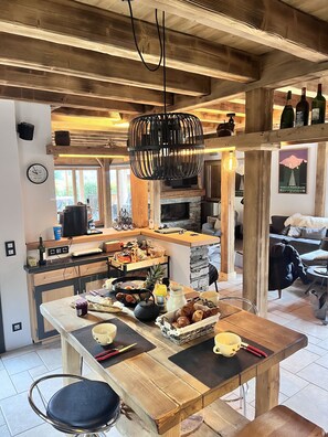Dining - Chalet Savoyard D'exception Avec Piscine Chauffée (Bourg-Saint-Maurice)