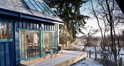 Ptarmigan Cottage - a cottage that sleeps 6 guests in 3 bedrooms
